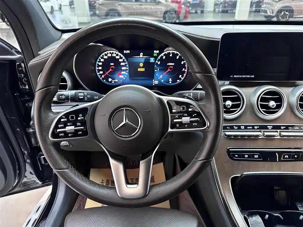 MERCEDES-BENZ GLC