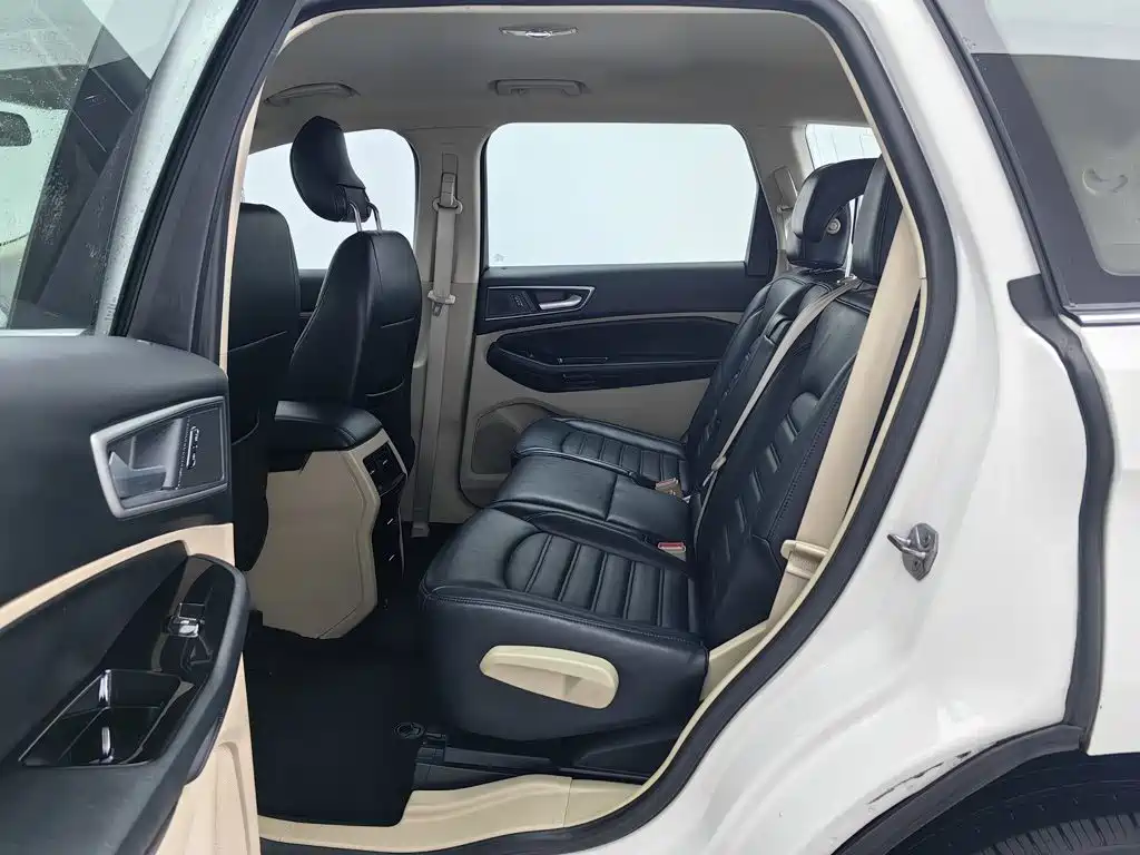 Фото 15 - Ford Edge