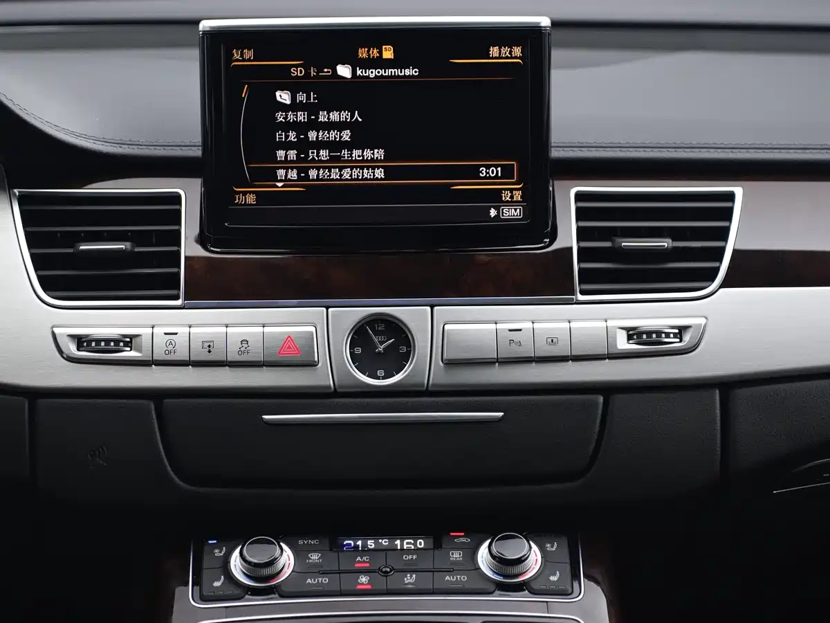 Фото 7 - Audi A8