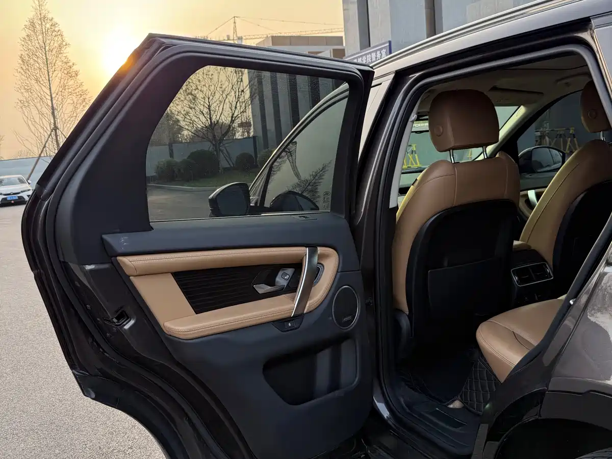 Land Rover Discovery Sport 2024 Luxury Custom Edition фото 13