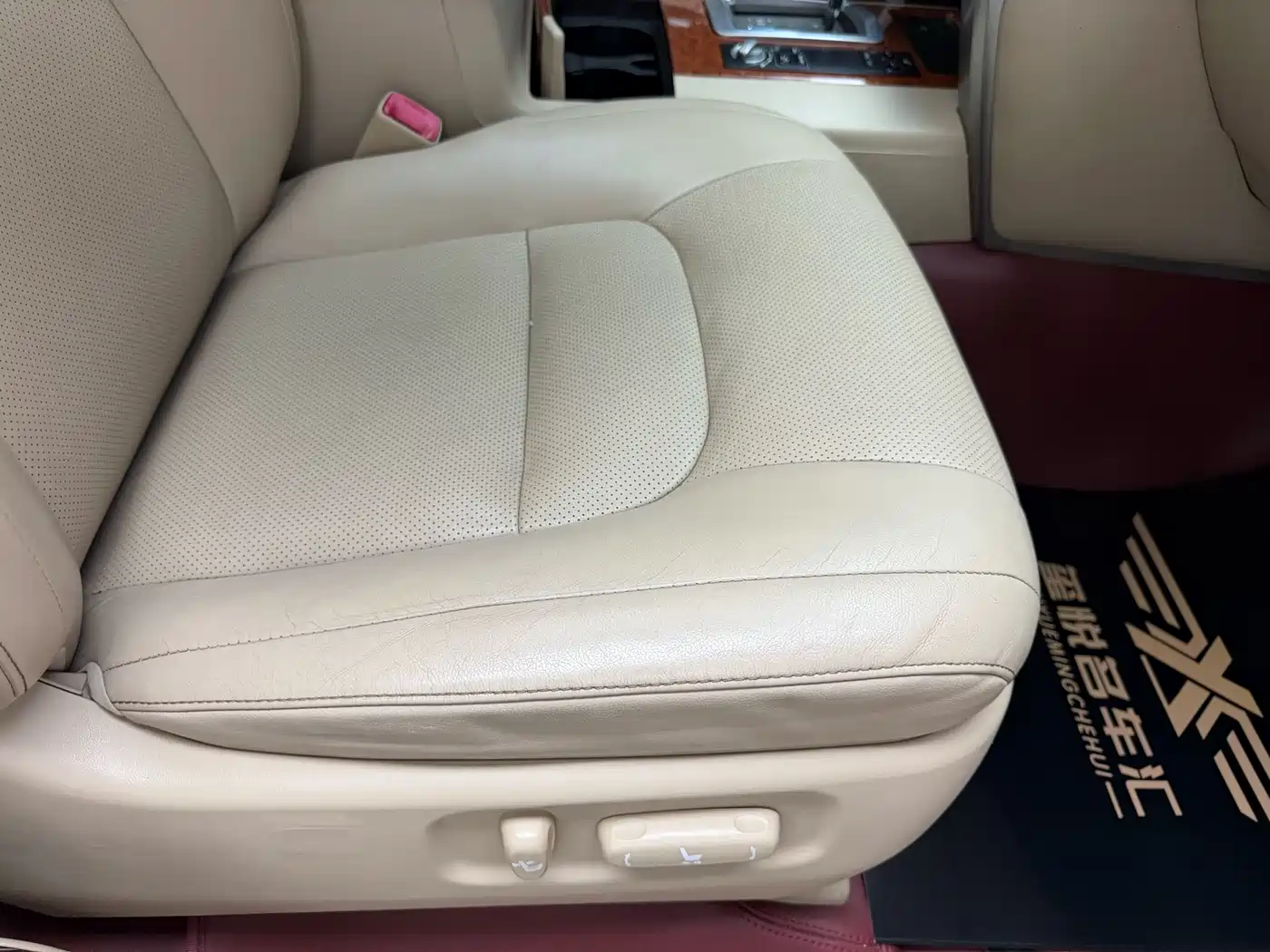 Toyota Land Cruiser 2012 4.6L Automatic VX-R фото 35