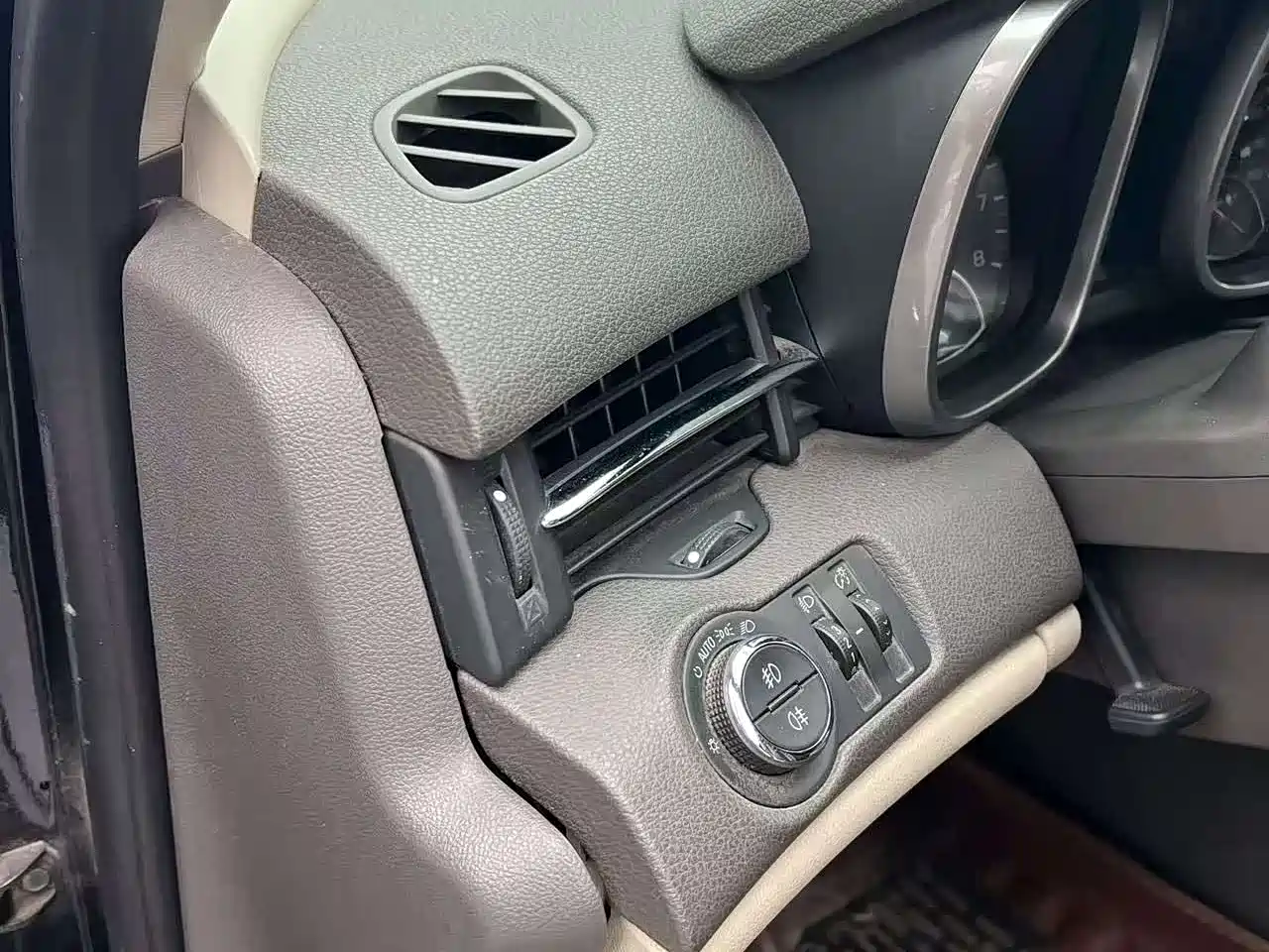 Chevrolet Malibu 2012 2.0L Automatic Comfort Edition фото 12