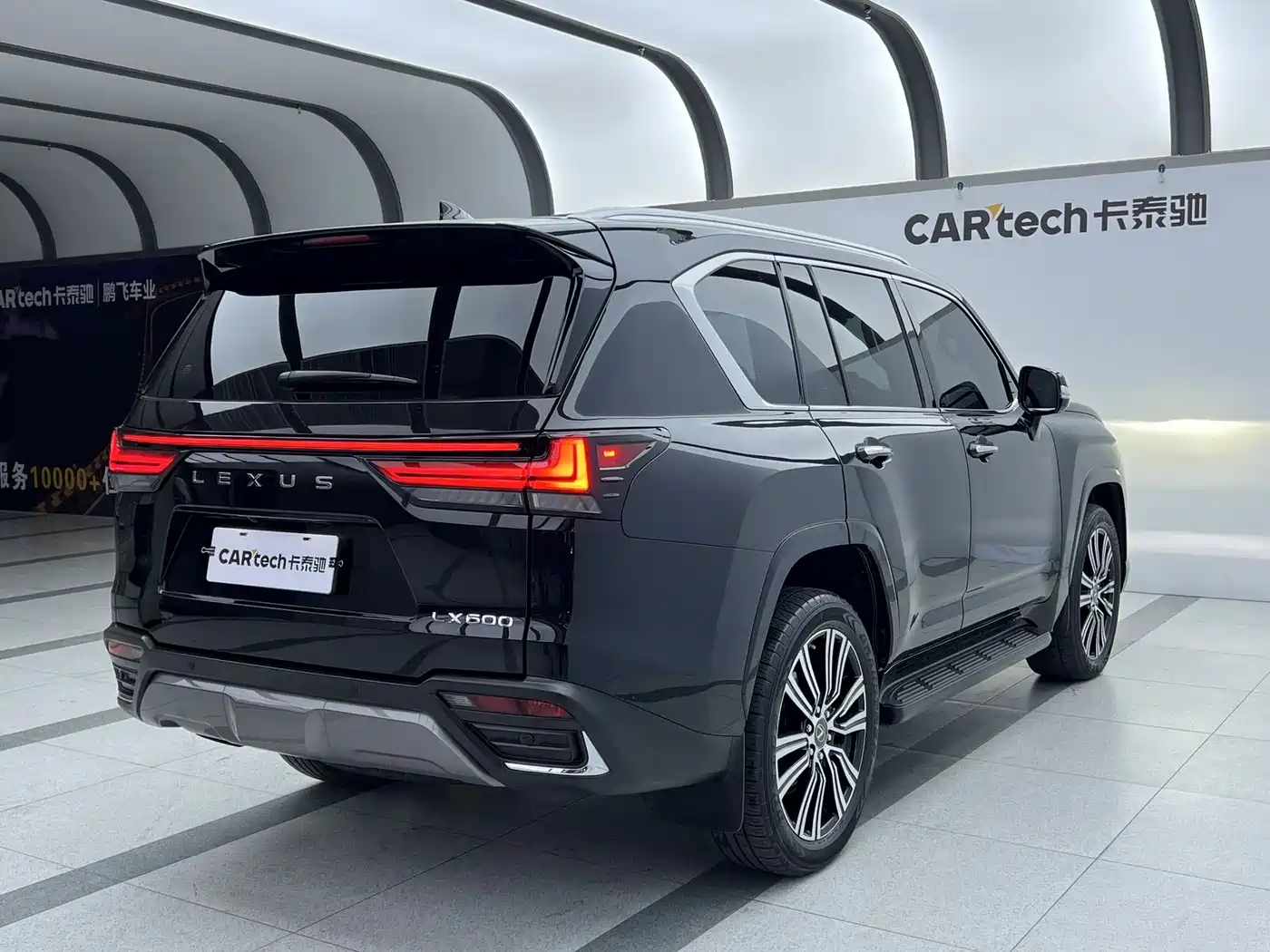 Lexus LX 2016 570 Dynamic Luxury Edition фото 4