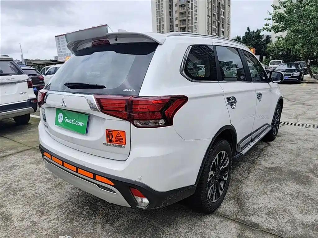 Mitsubishi Outlander 2019 2.4L 4WD Deluxe Edition 7-Seater China VI фото 7