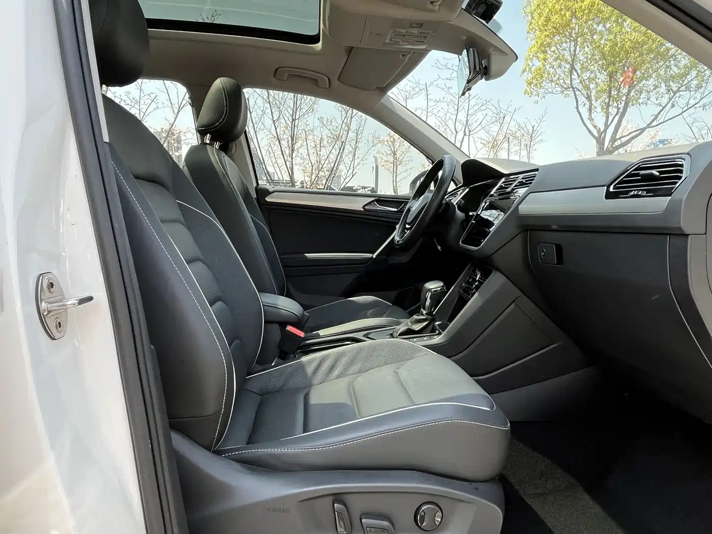 VOLKSWAGEN TIGUAN L NEW ENERGY