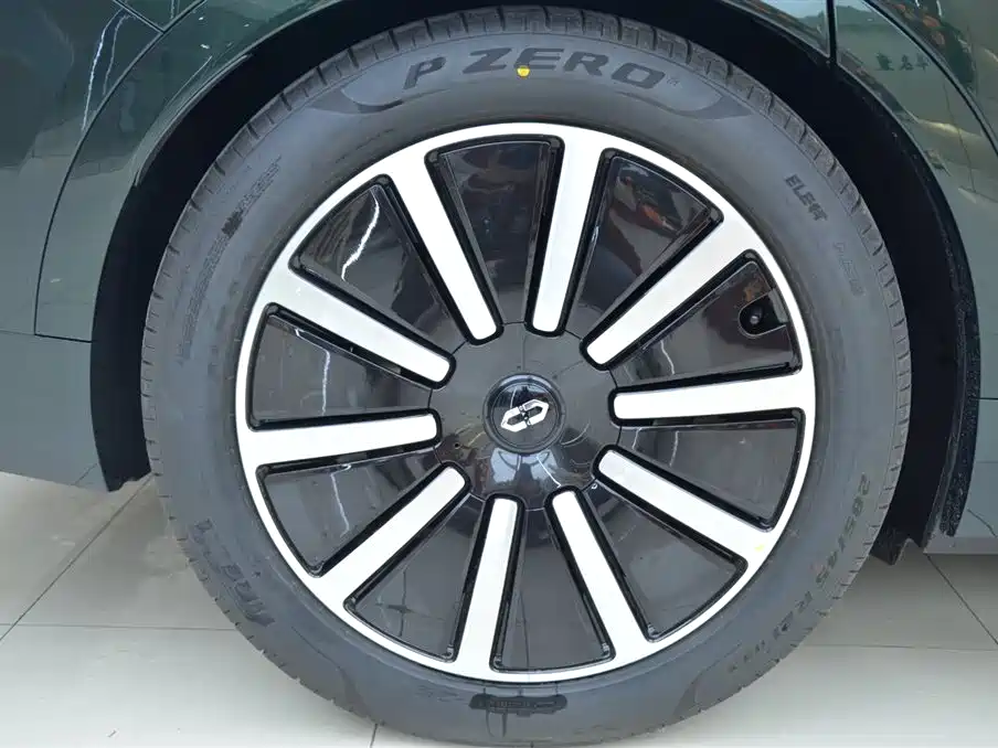 AITO Wenjie AITO M9 2025 Extended Range Ultra 52kWh 5-Seater фото 16
