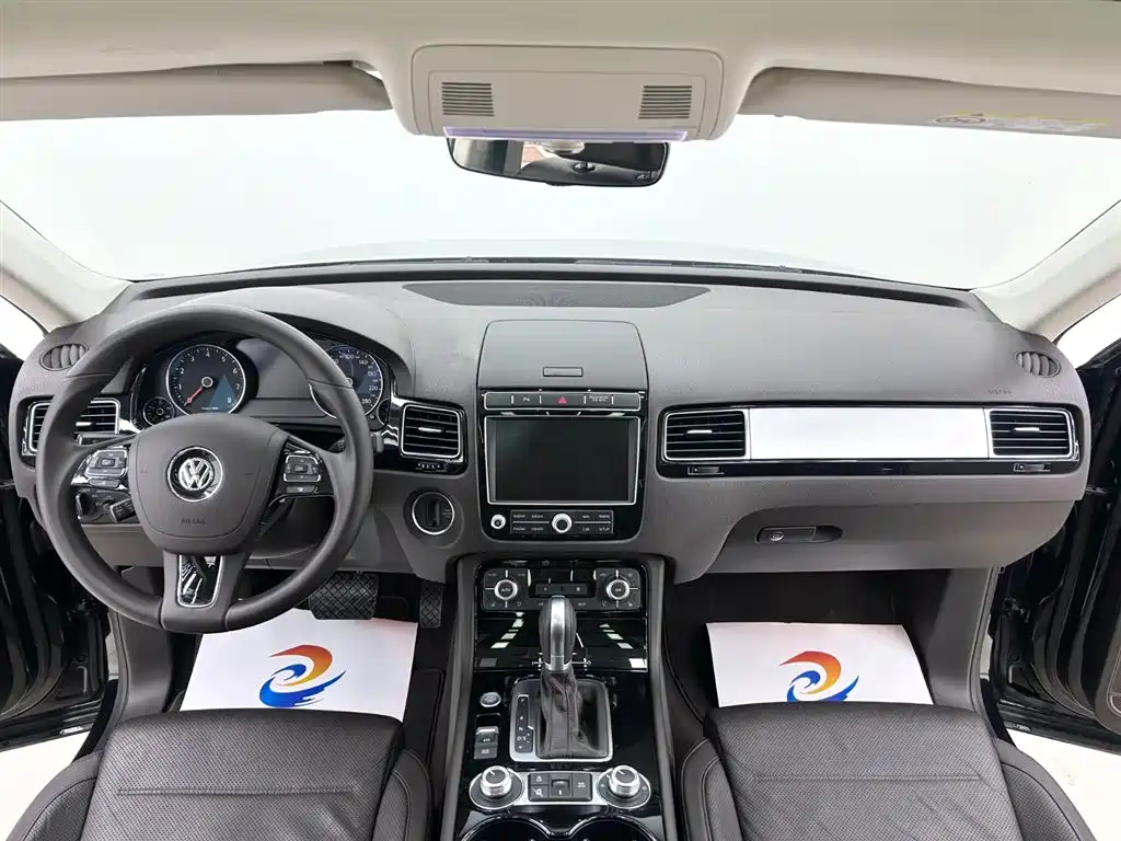 Volkswagen Touareg 2017 3.0TSI Explorer Edition фото 12