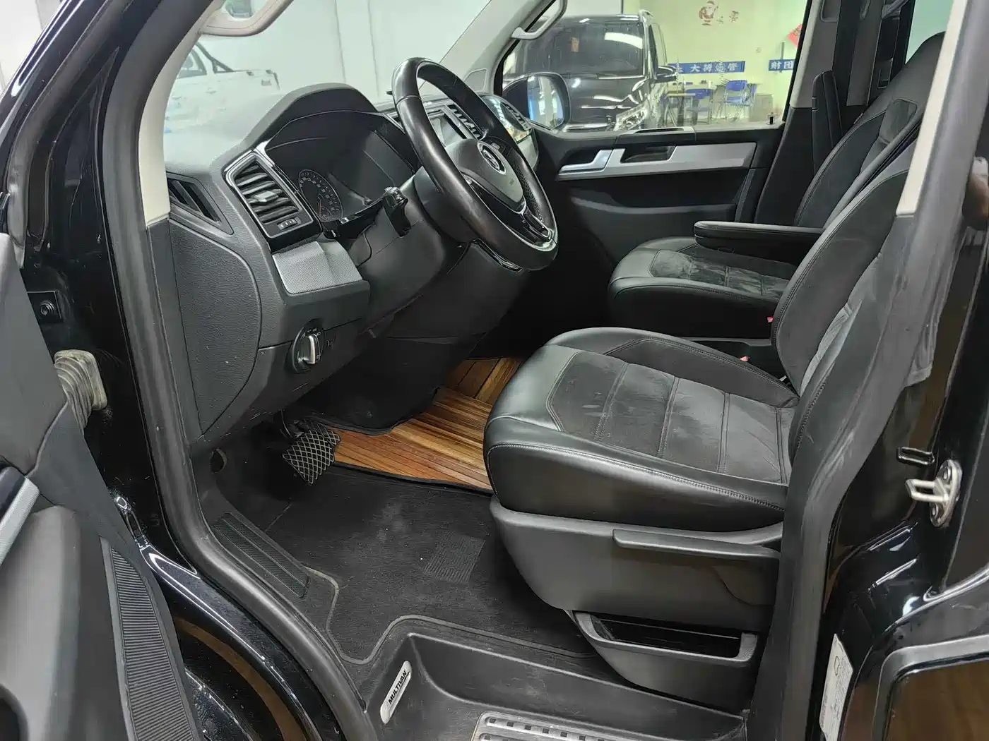 Volkswagen Multivan 2017 2016 2.0TSI 2WD Luxury 7-Seater