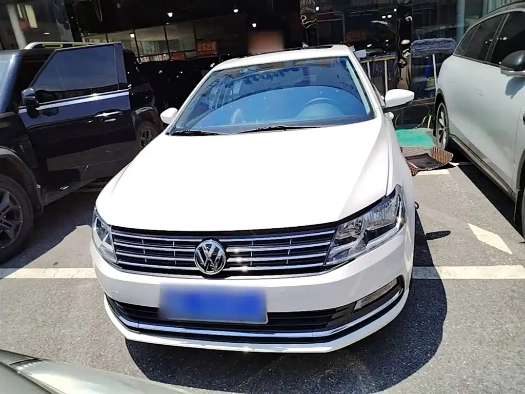 Volkswagen Lavida 2017 1.6L Automatic Comfort Edition фото 3