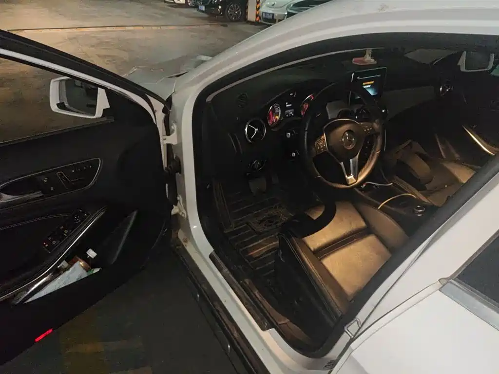 Mercedes-Benz GLA 2016 GLA 200 Dynamic фото 14