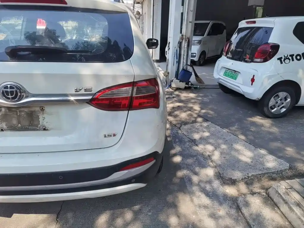 Zhonghua V5 2016 2016 1.5T Manual 2WD Smart Edition
