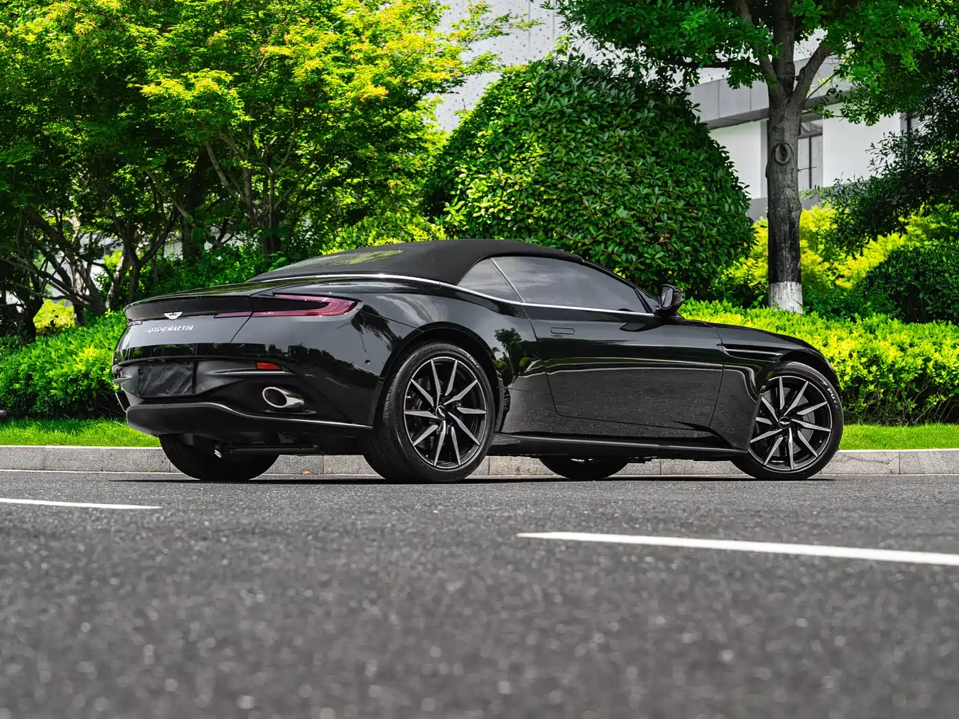 Aston Martin DB11 2023 4.0T V8 Volante фото 15