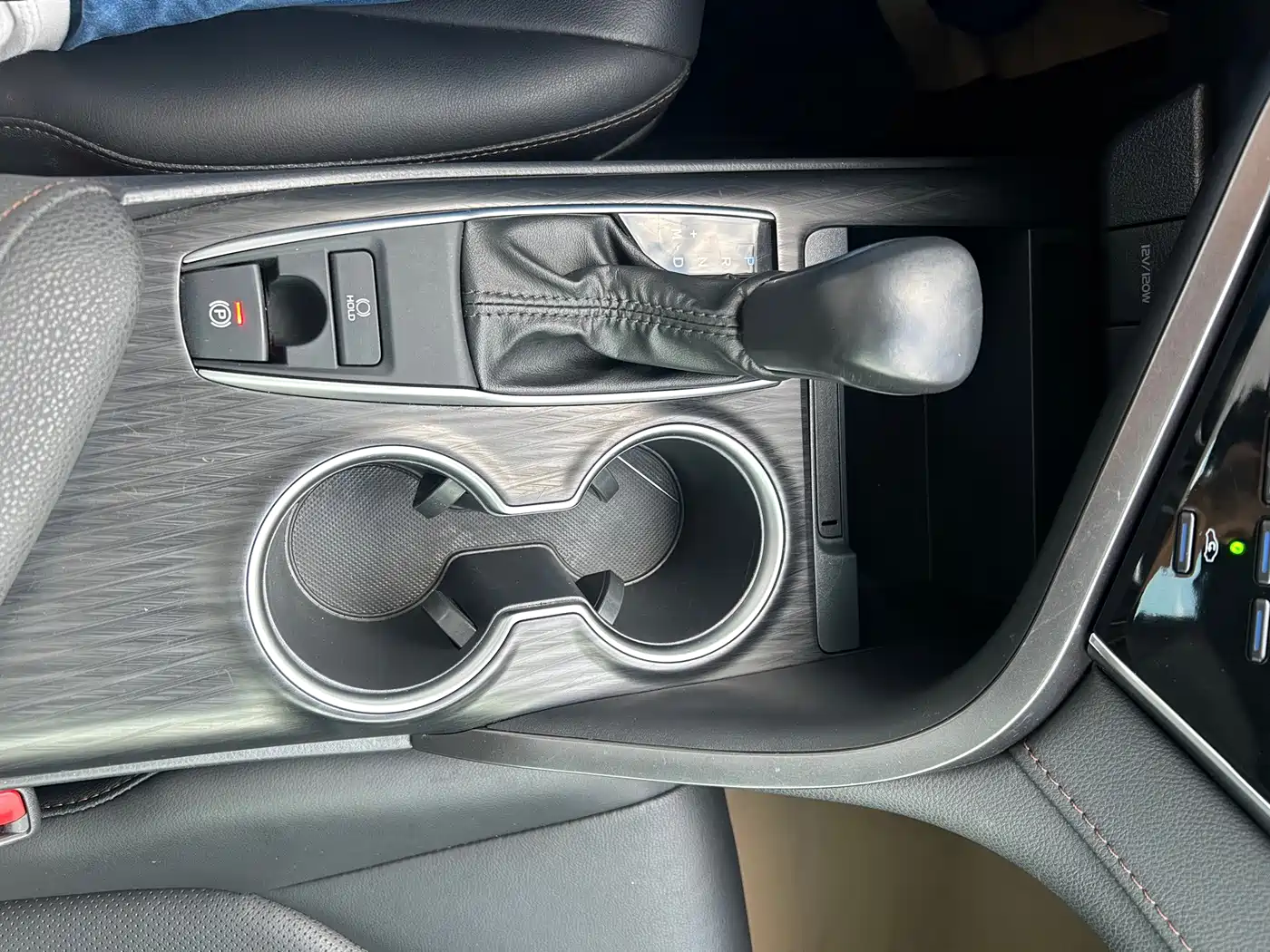 Photo 10 - Toyota Camry