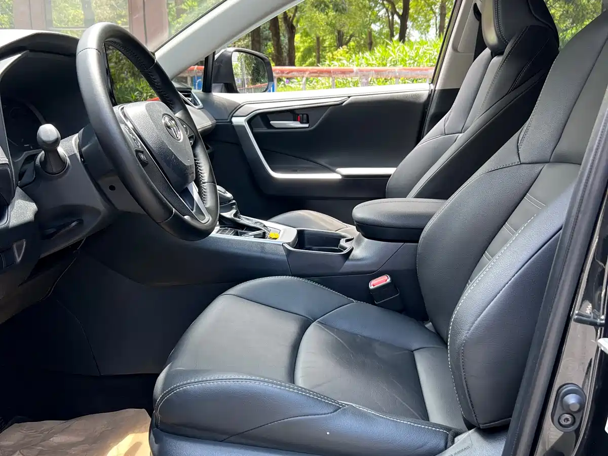 Toyota Wildlander 2023 2.0L CVT FWD Luxury PLUS фото 8