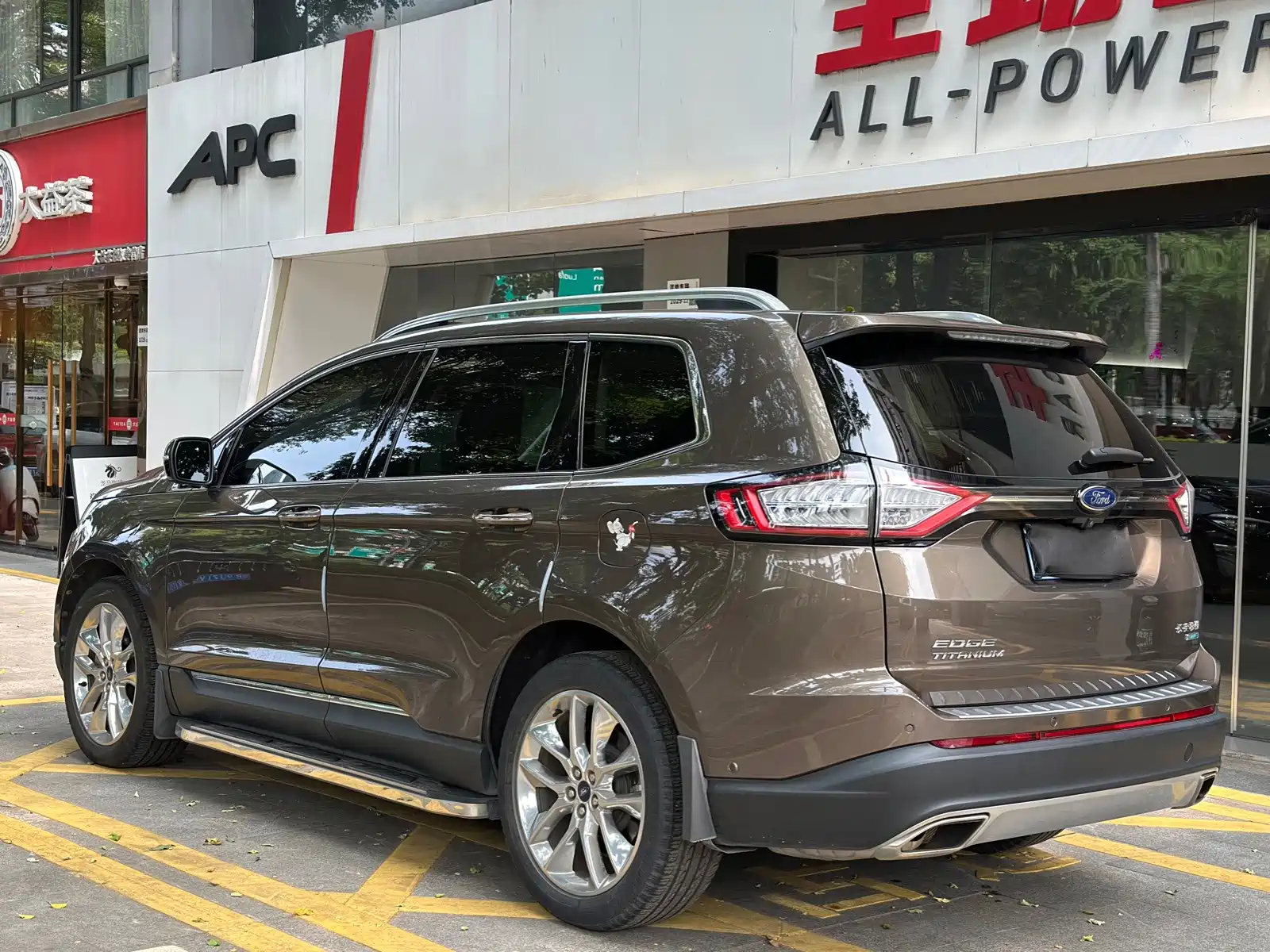 Фото 10 - Ford Edge