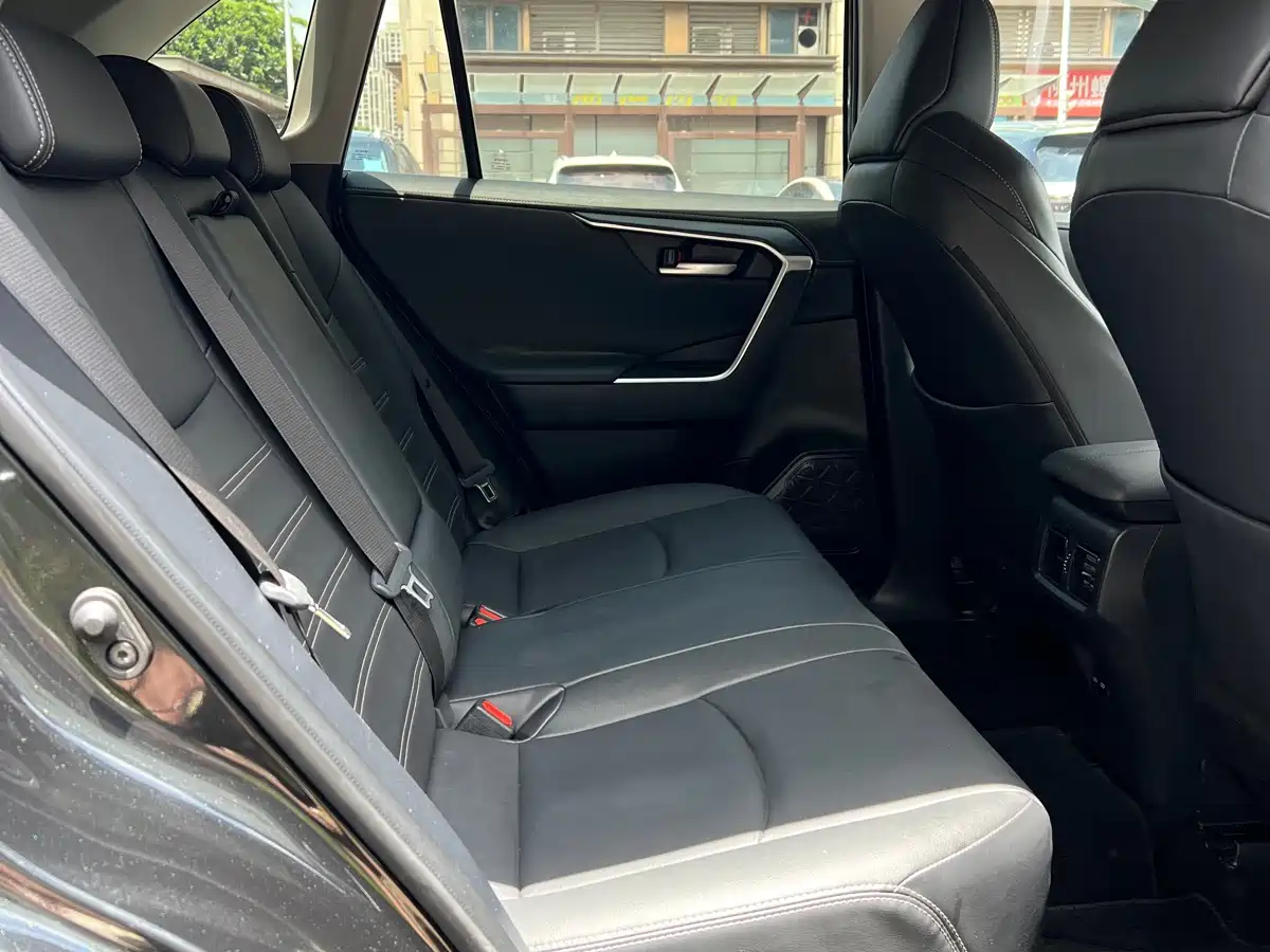 Toyota Wildlander 2023 2.0L CVT FWD Luxury PLUS фото 10
