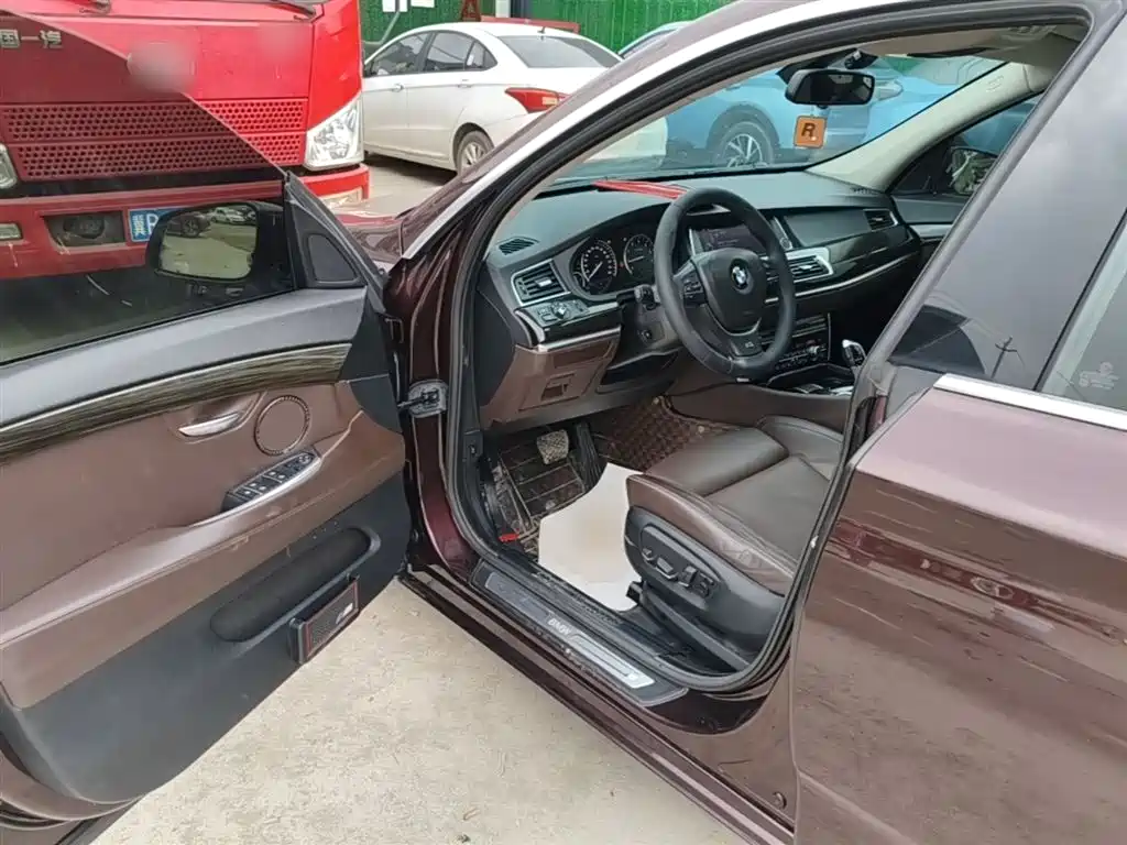 BMW 5 Series GT 2014 528i Luxury фото 16