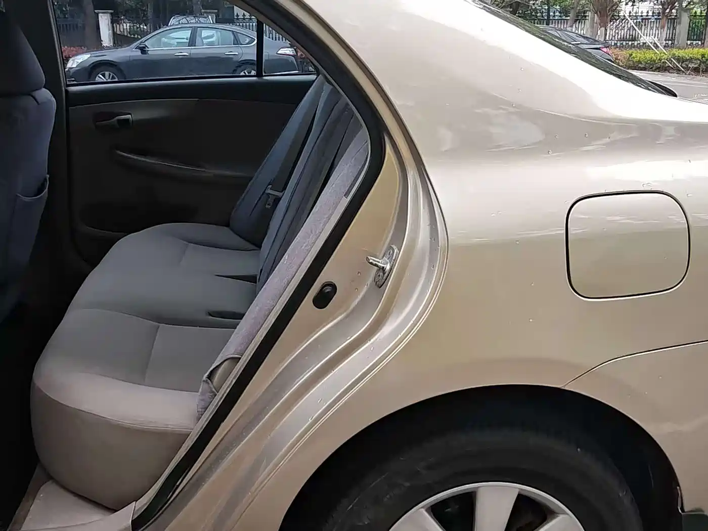 Toyota Corolla 2009 1.6L Manual GL Sunroof Special Edition фото 8