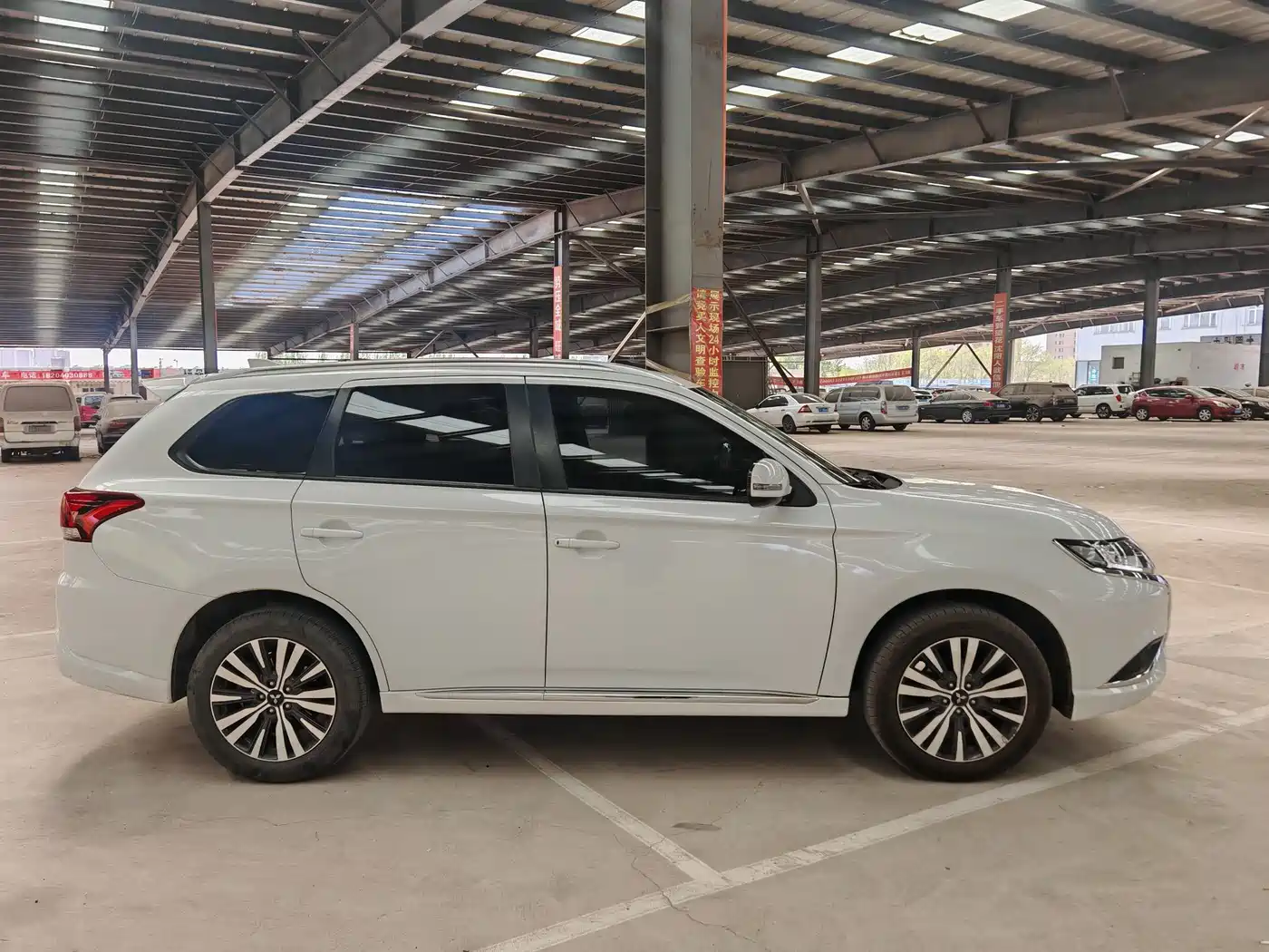 MITSUBISHI OUTLANDER