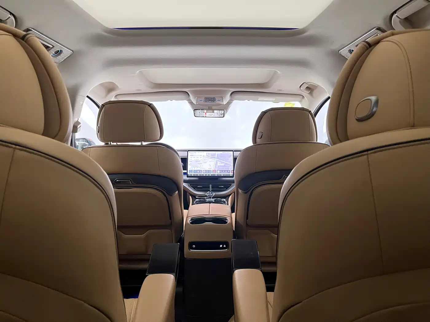 Denza D9 2024 DM-i 980 AWD Prestige фото 17