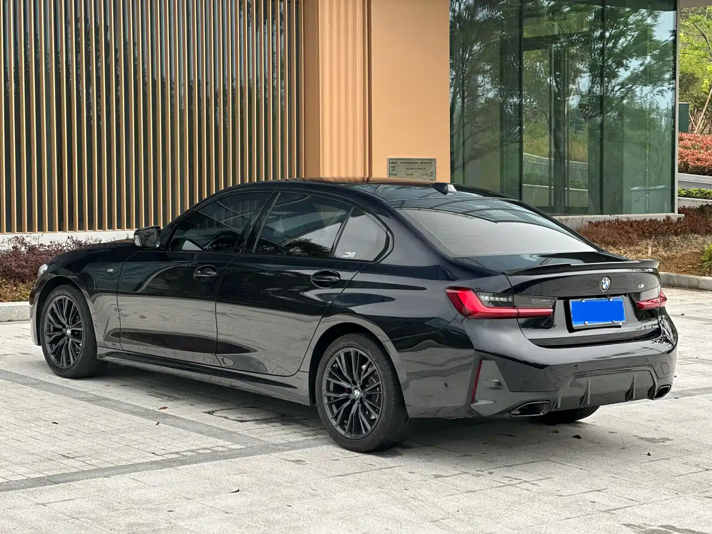 BMW 3 Series 2023 325Li M Sport Black Night Package фото 5