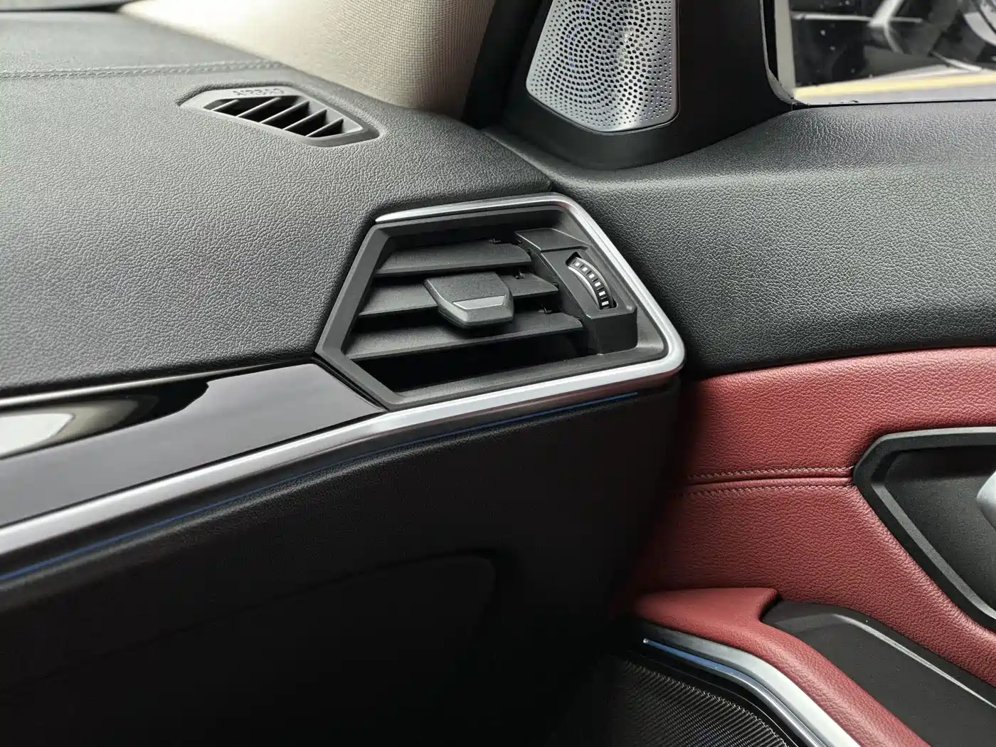 BMW 3 Series 2023 325Li M Sport Black Night Package фото 20