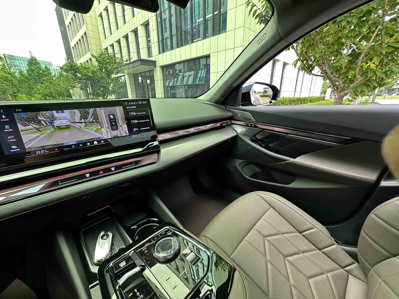 BMW 5 Series 2025 530Li Leading M Sport Package фото 29