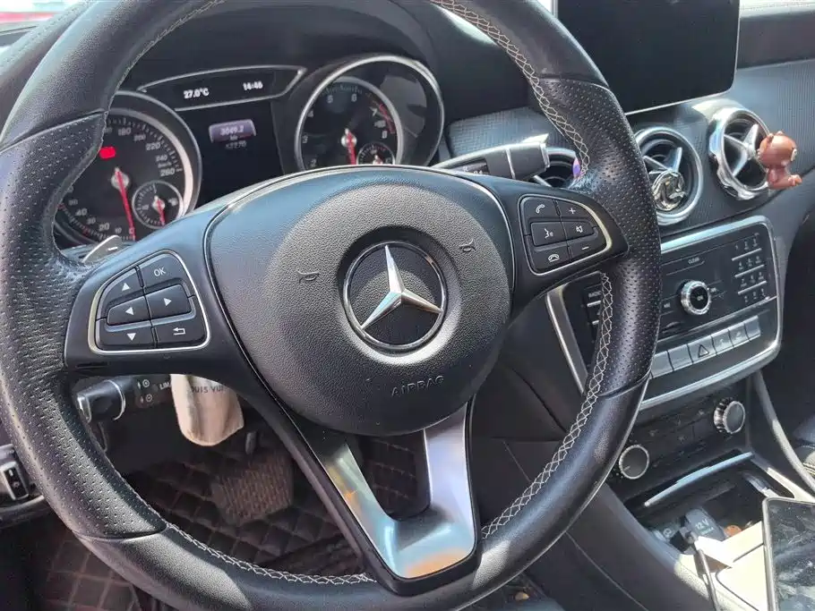 Mercedes-Benz GLA 2018 GLA 200 Fashion фото 15