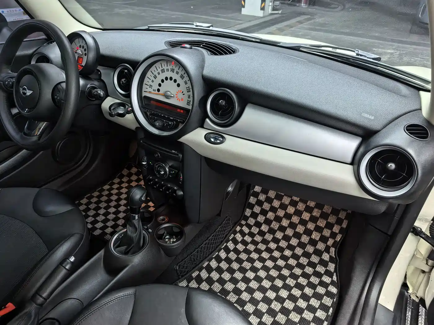 MINI CLUBMAN 2012 2011 1.6L COOPER Fun