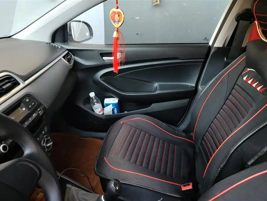Hyundai Verna 2017 1.4L Manual Renewal Edition China VI фото 8