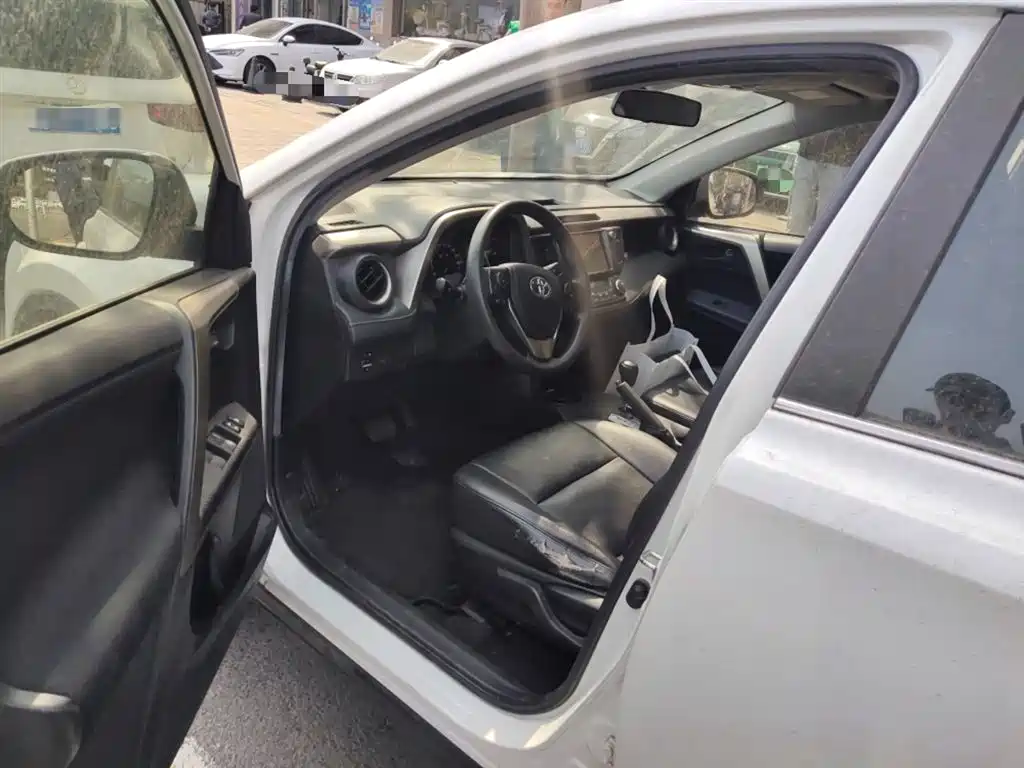 Toyota RAV4 Rongfang 2015 2.0L CVT 2WD Trend Edition фото 14