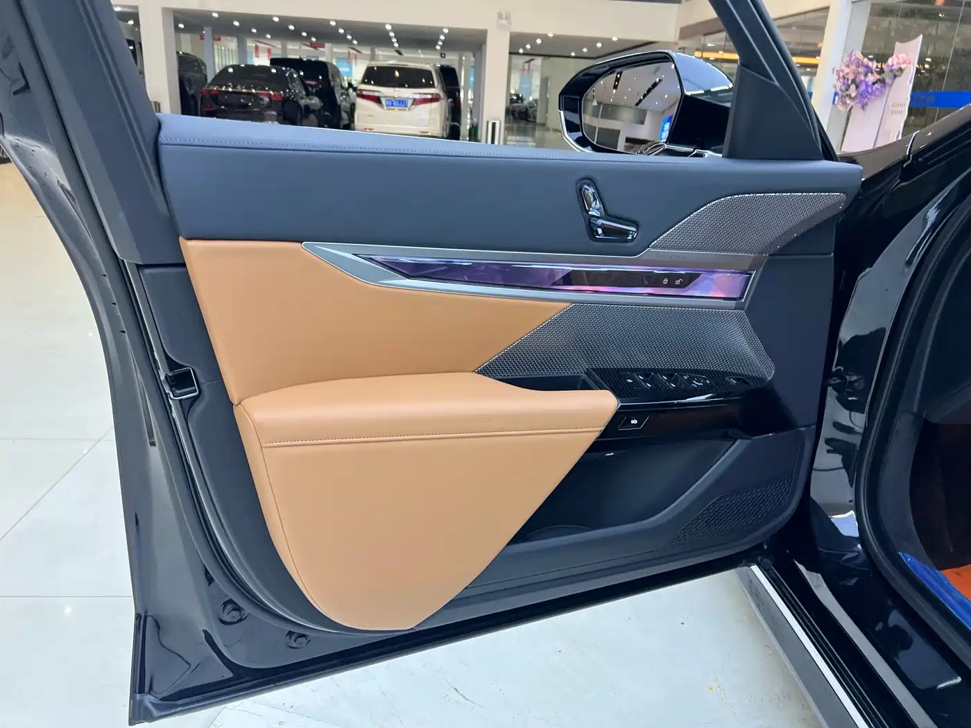 BMW 7 Series 2023 Model 740Li Leading Luxury Package фото 9