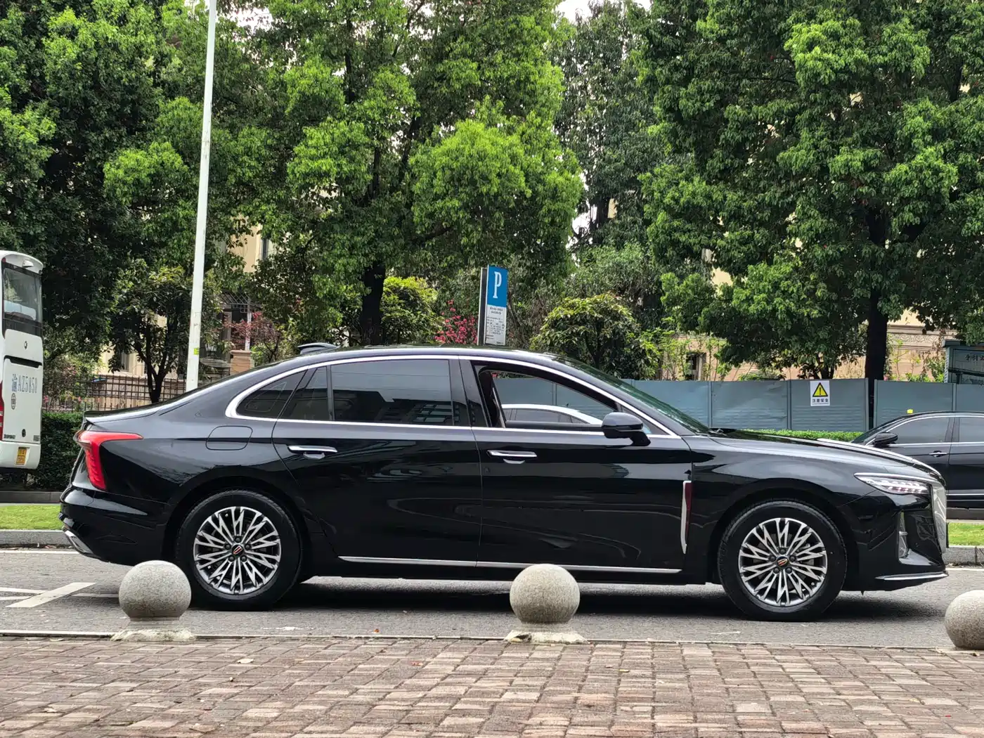 Hongqi H5 2024 1.5T DCT Smart Connect Flag Rhythm Edition фото 16