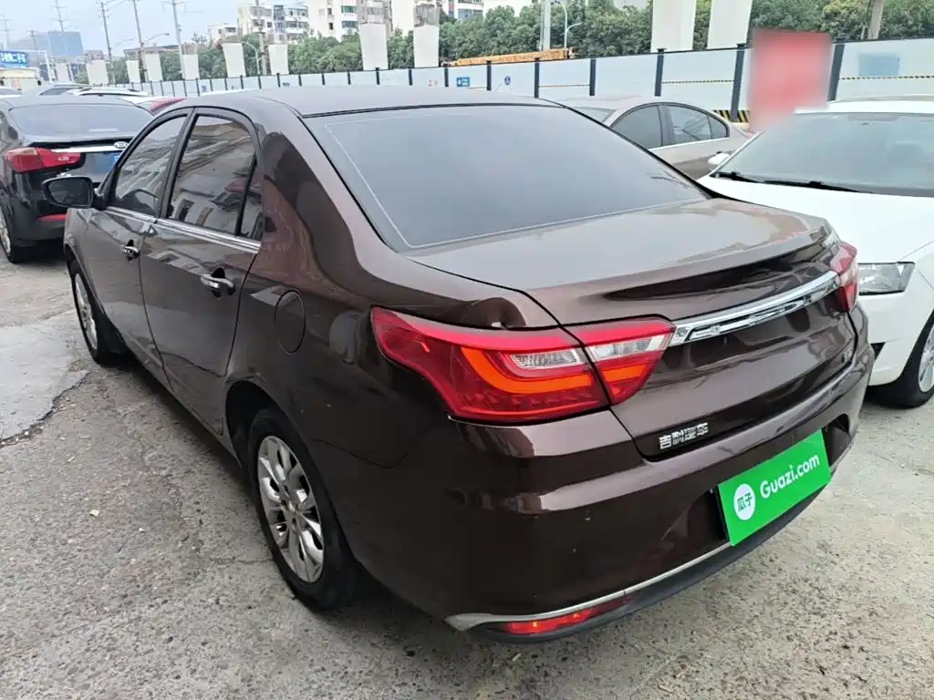 Фото 5 - Geely Vision