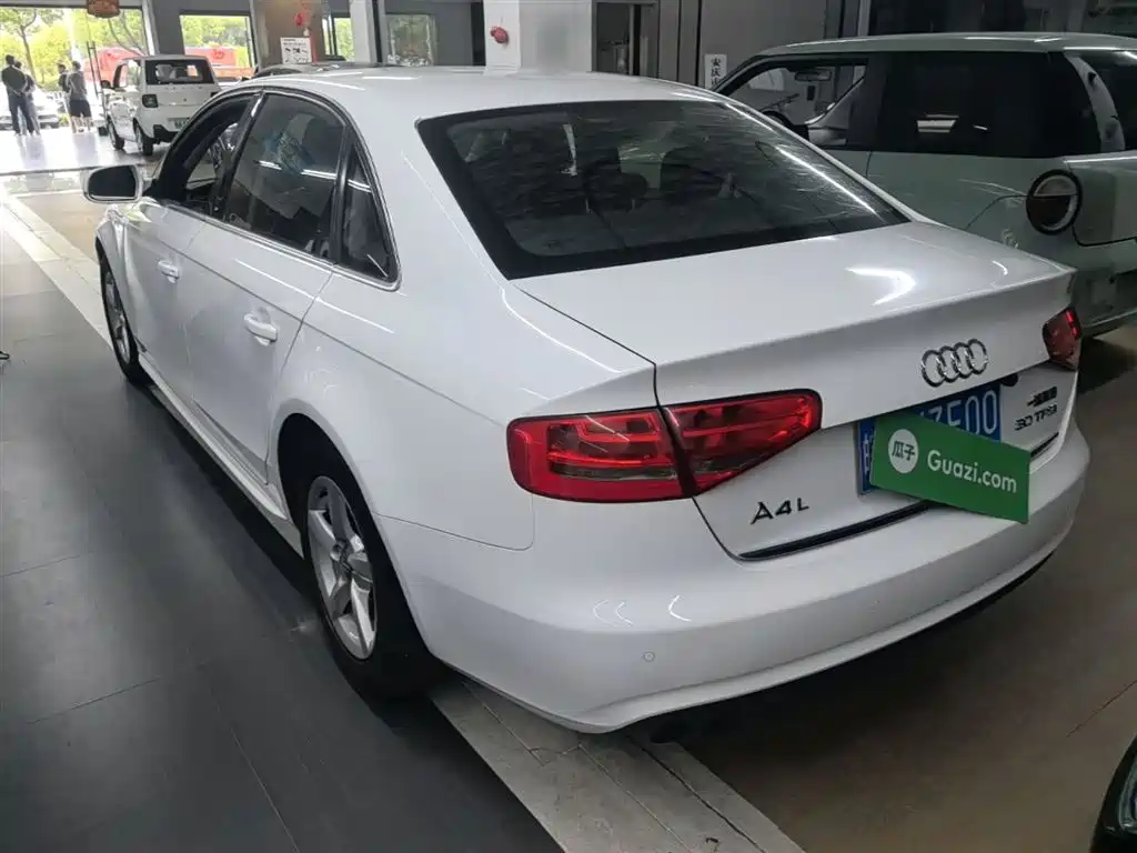 Audi A4L 2015 30 TFSI Auto Comfort фото 5