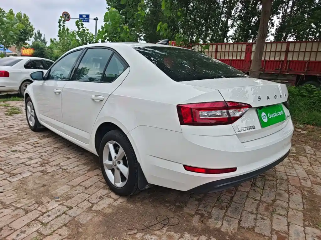 Фото 5 - Škoda Octavia