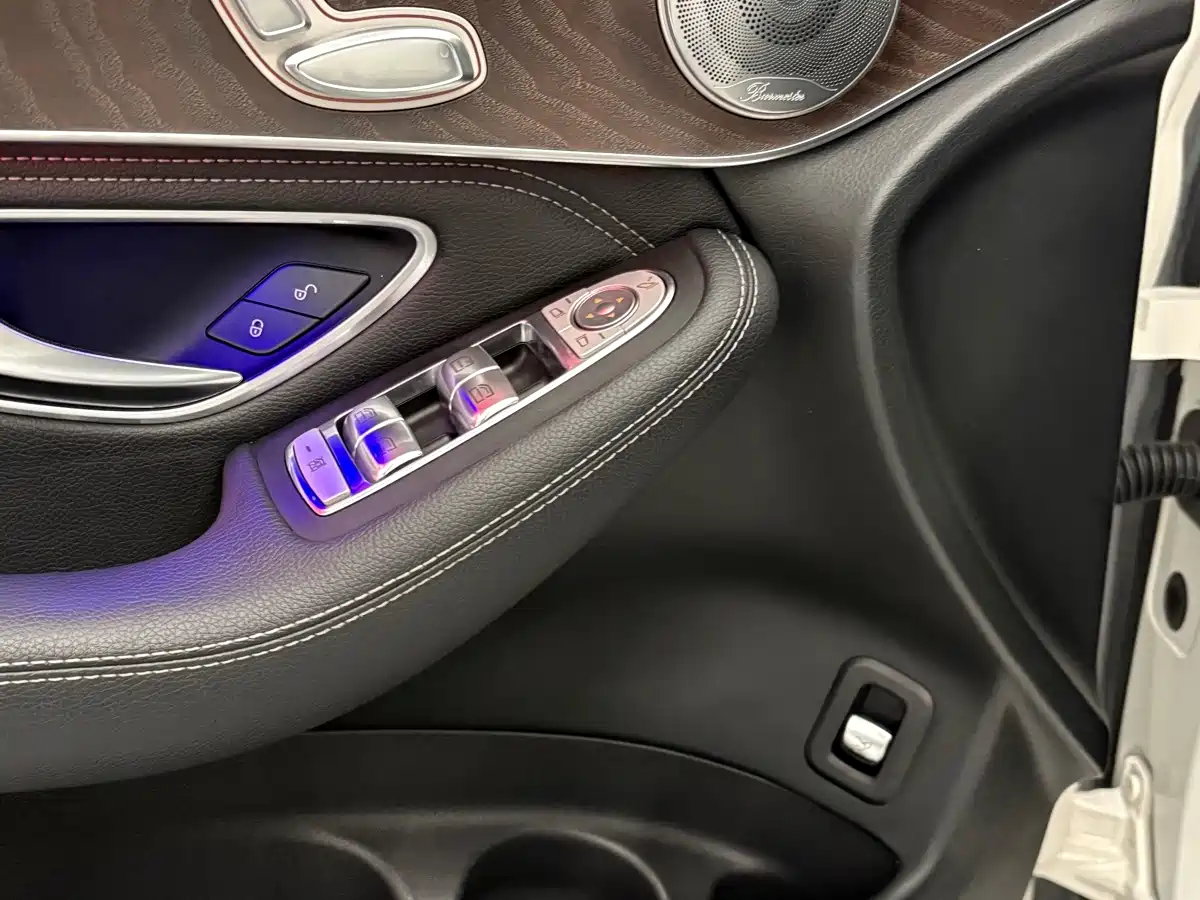 Фото 9 - Mercedes-Benz GLC
