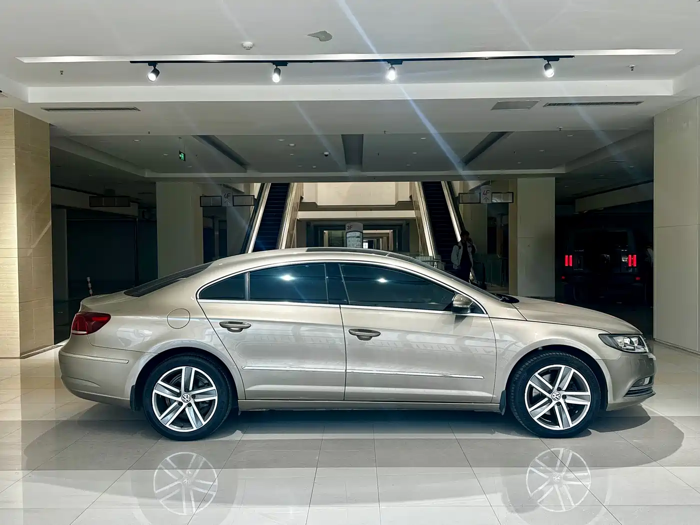 Volkswagen FAW-Volkswagen CC 2016 Model 1.8TSI Premium фото 4