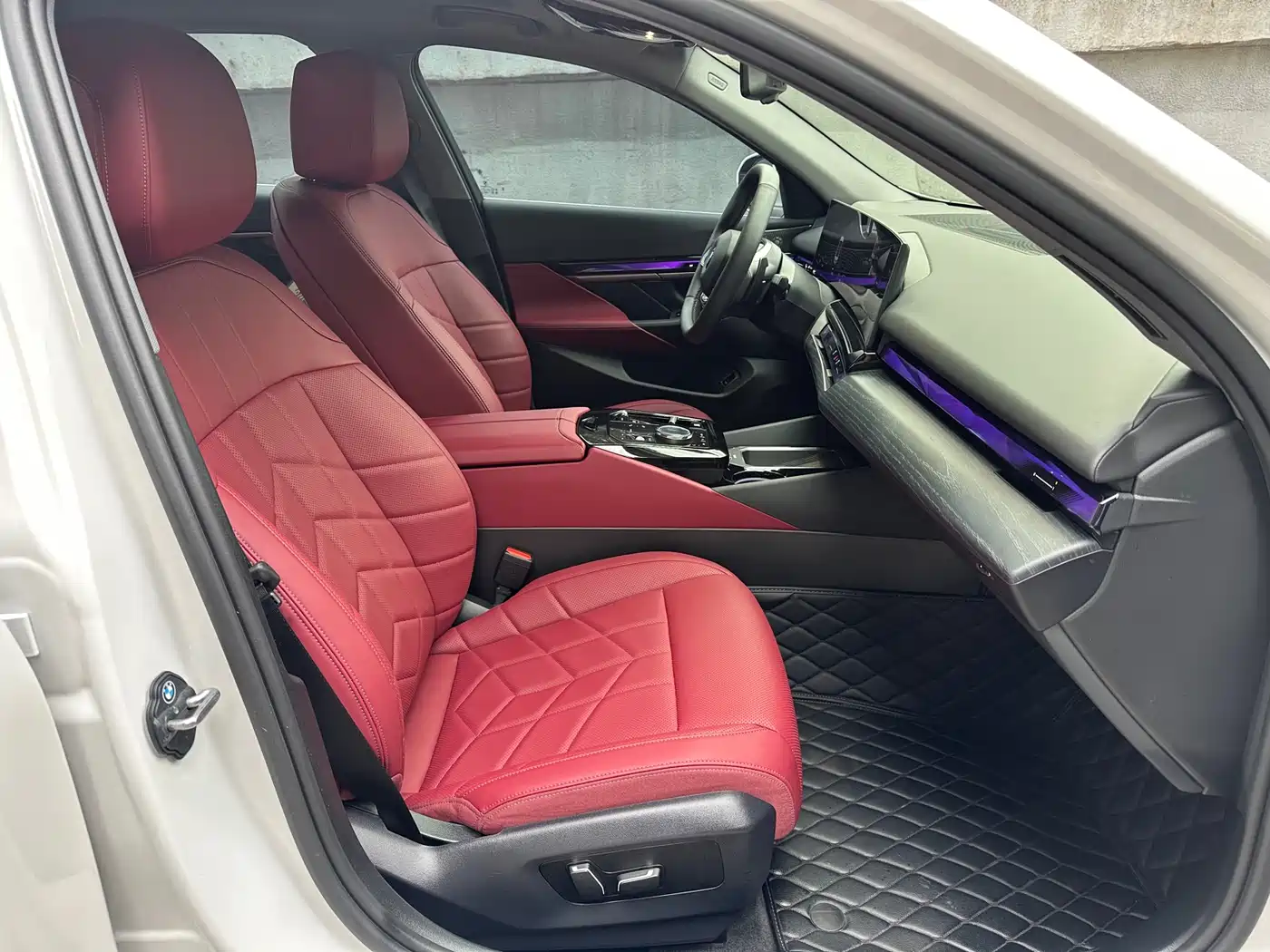 BMW 5 Series 2024 530Li Leading Model Luxury Package фото 15
