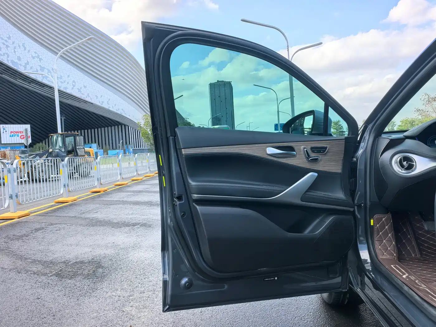Denza X 2020 PHEV Classic Edition фото 4
