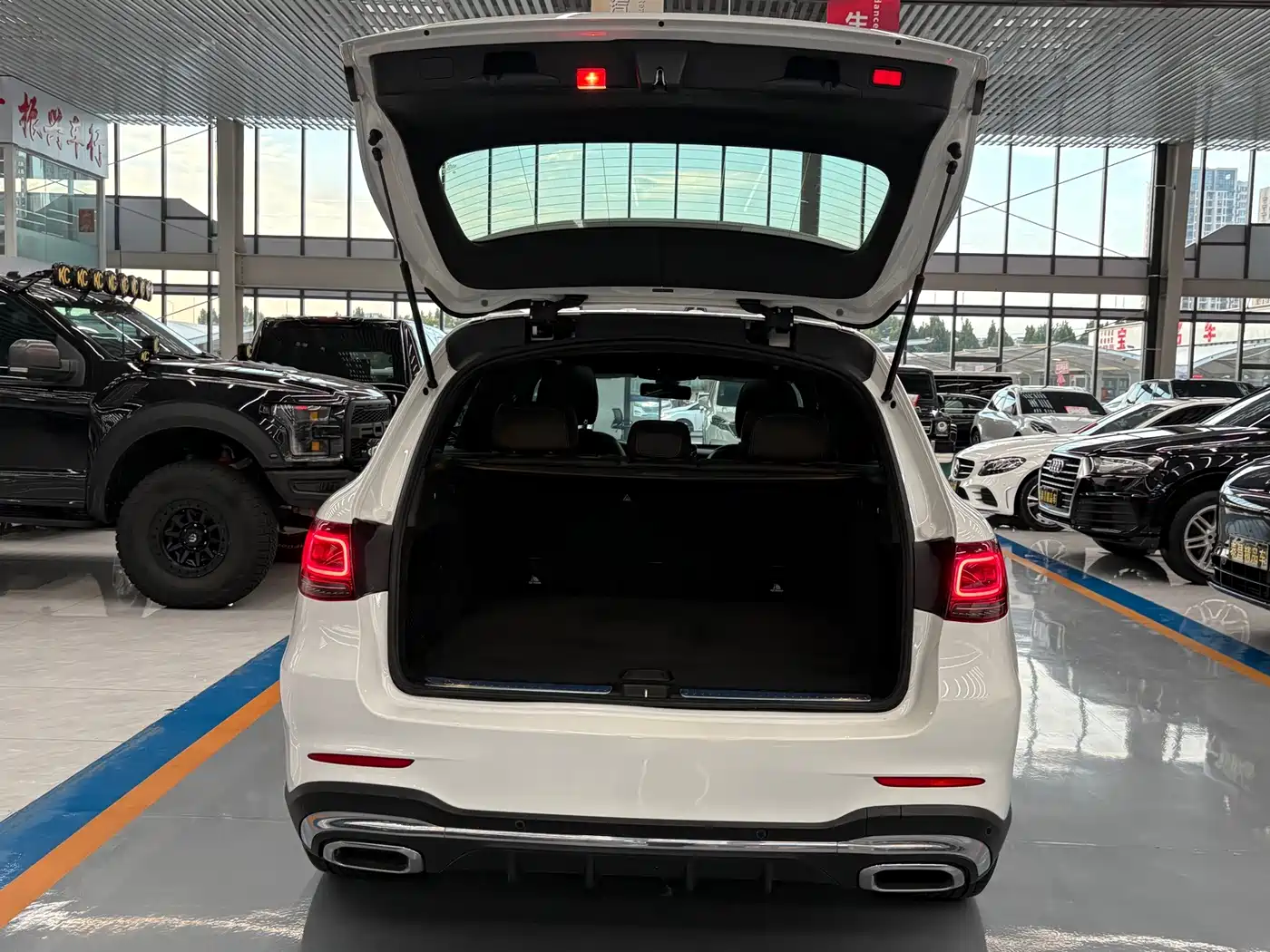 Фото 10 - Mercedes-Benz GLC