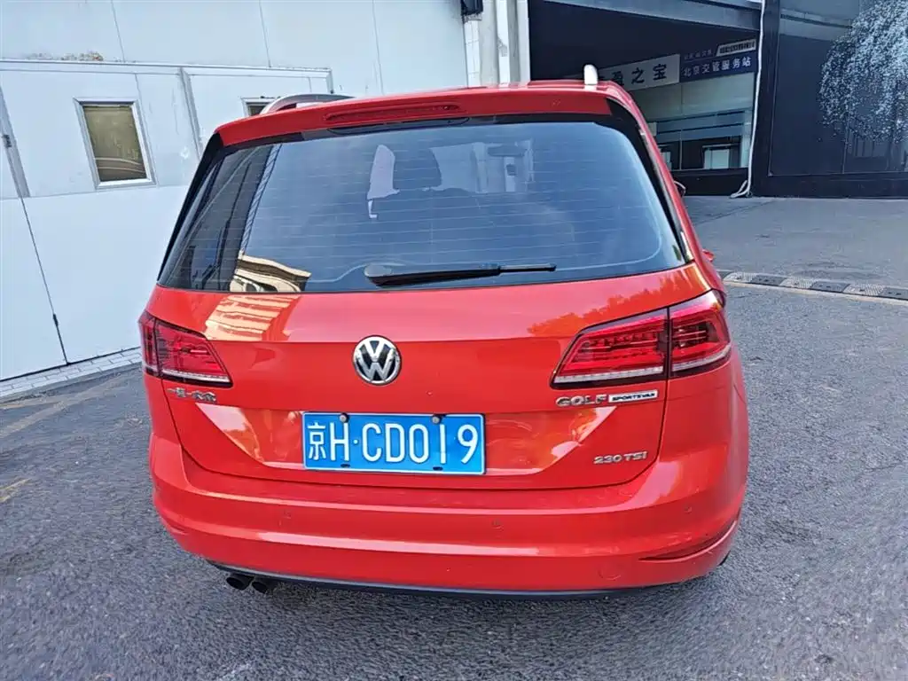 Volkswagen Golf Sportsvan 2018 230TSI Automatic Luxury фото 10
