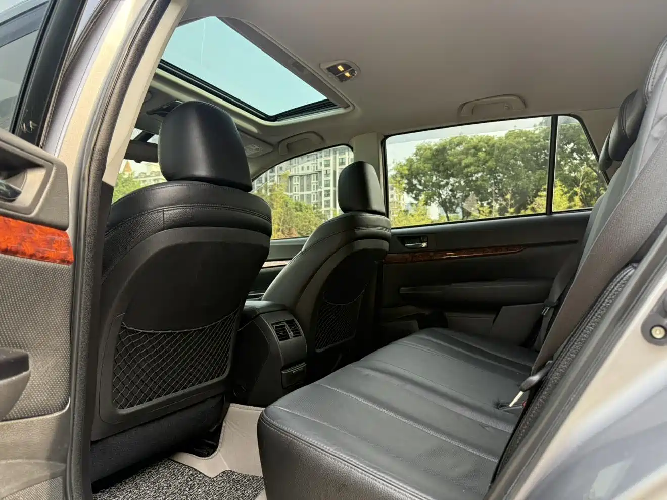Subaru Outback 2011 2.5i Luxury Edition фото 17