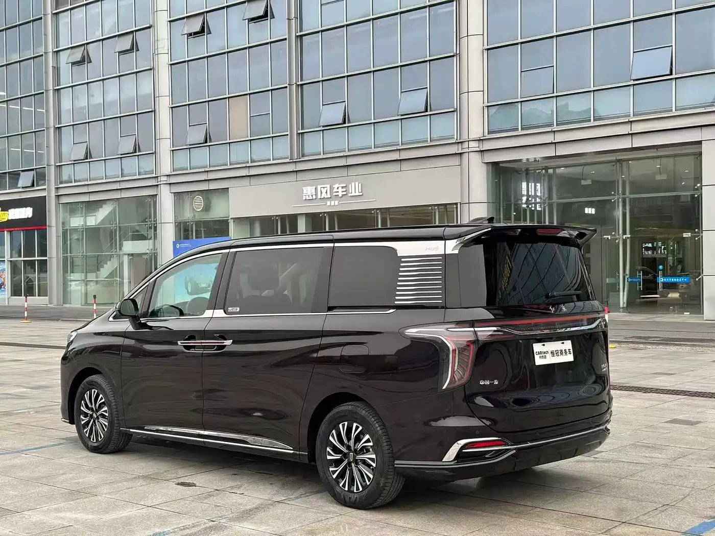 Hongqi HQ9 PHEV 2024 Model 2.0T AWD Luxury Edition фото 6