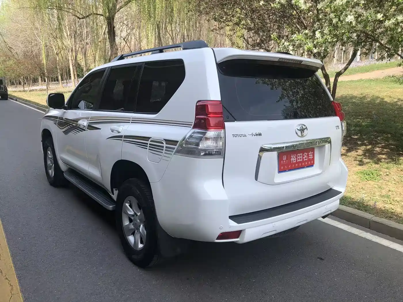 Toyota Prado 2010 4.0L Automatic TX-L фото 6