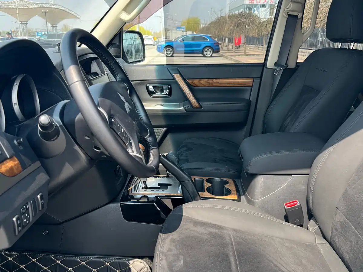 Mitsubishi Pajero (Import) 2019 3.0L Auto Standard Version фото 10
