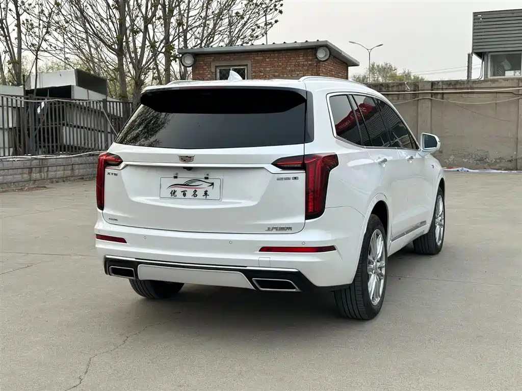 CADILLAC XT6