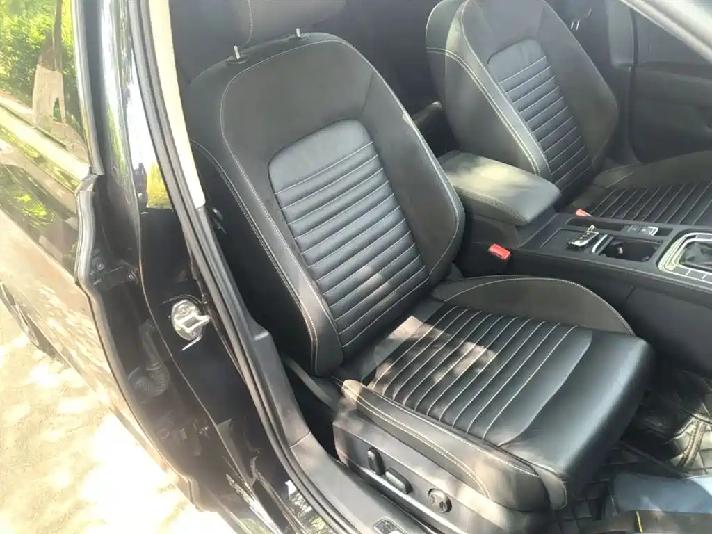 Volkswagen Magotan 2020 330TSI DSG Leading фото 25