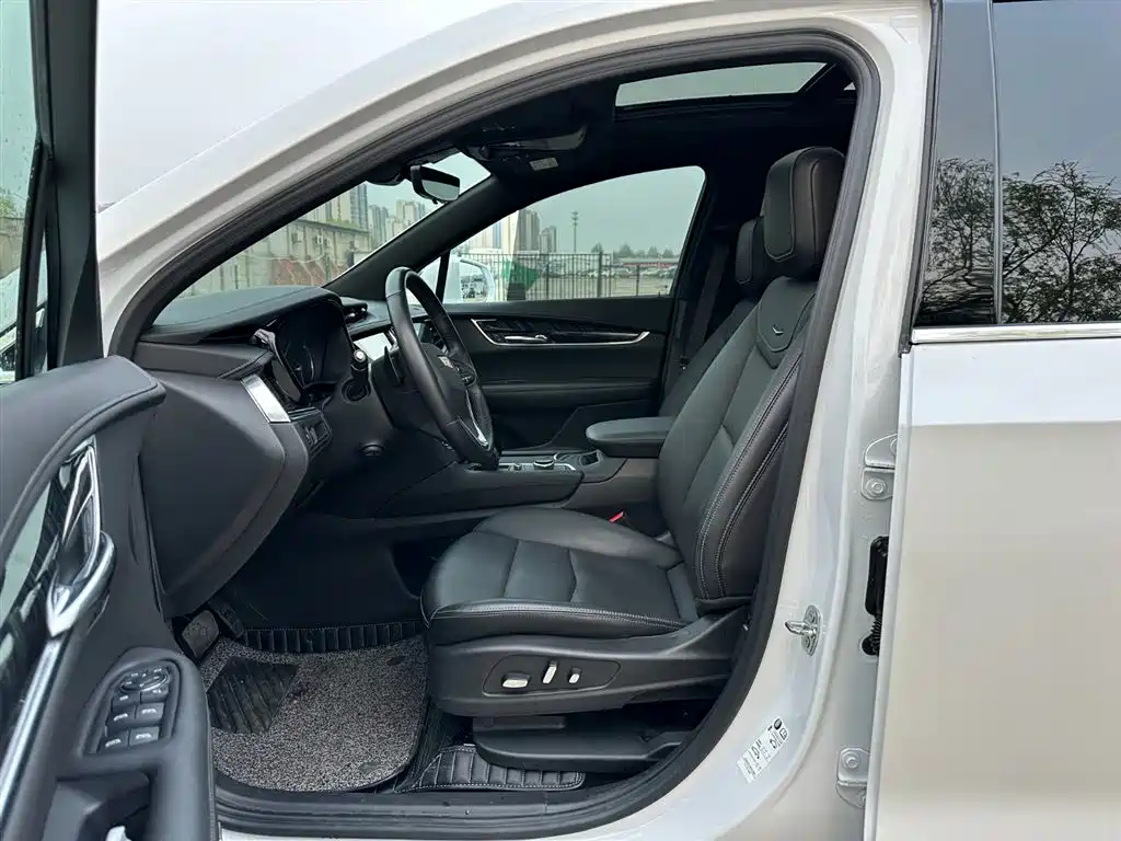 CADILLAC XT6