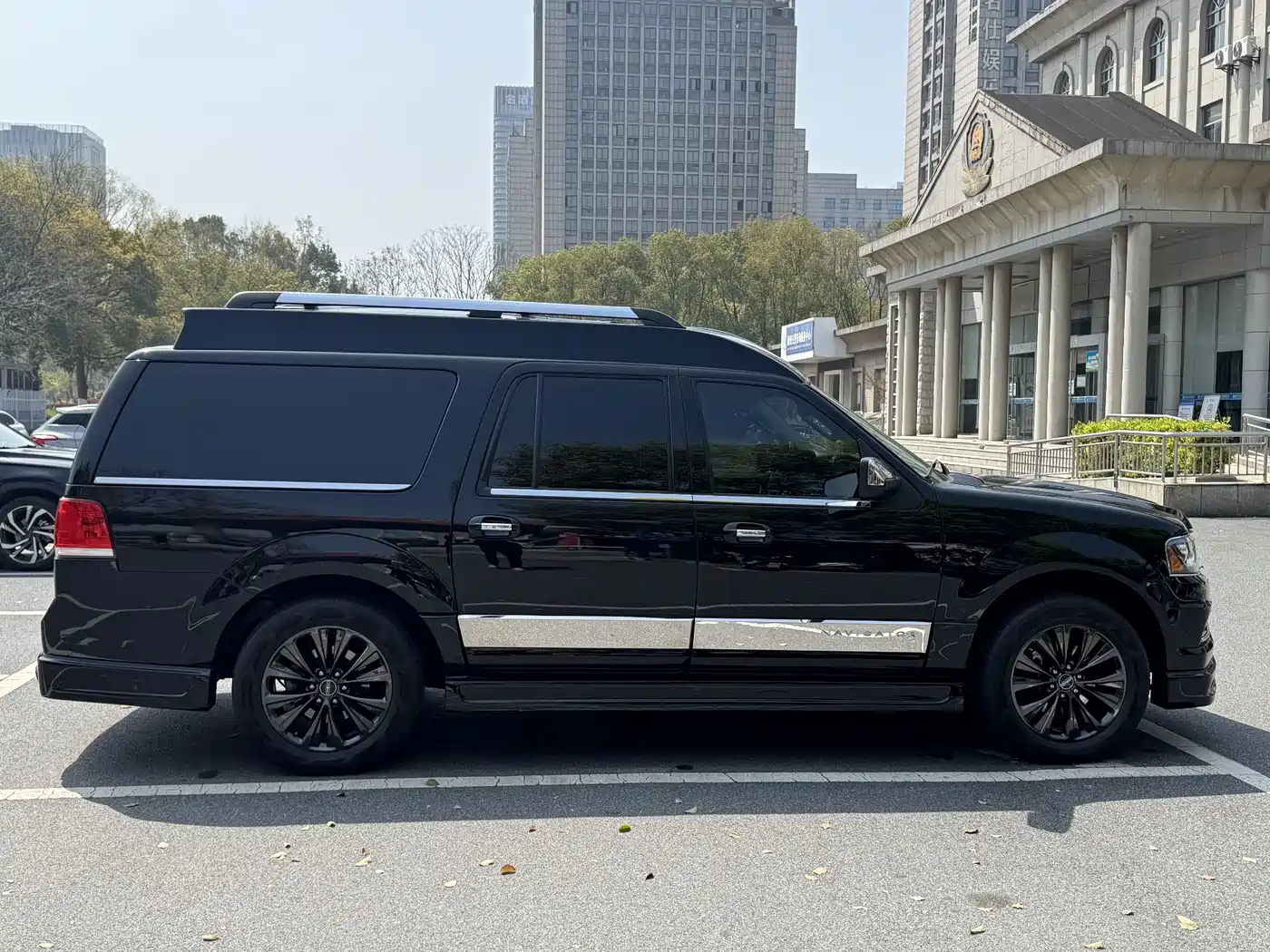 LINCOLN NAVIGATOR